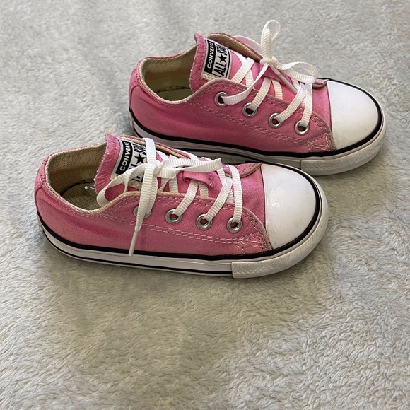 Converse Other - Pink Chuck Taylor All Star Classic Converse Size 7 Toddler Kids
